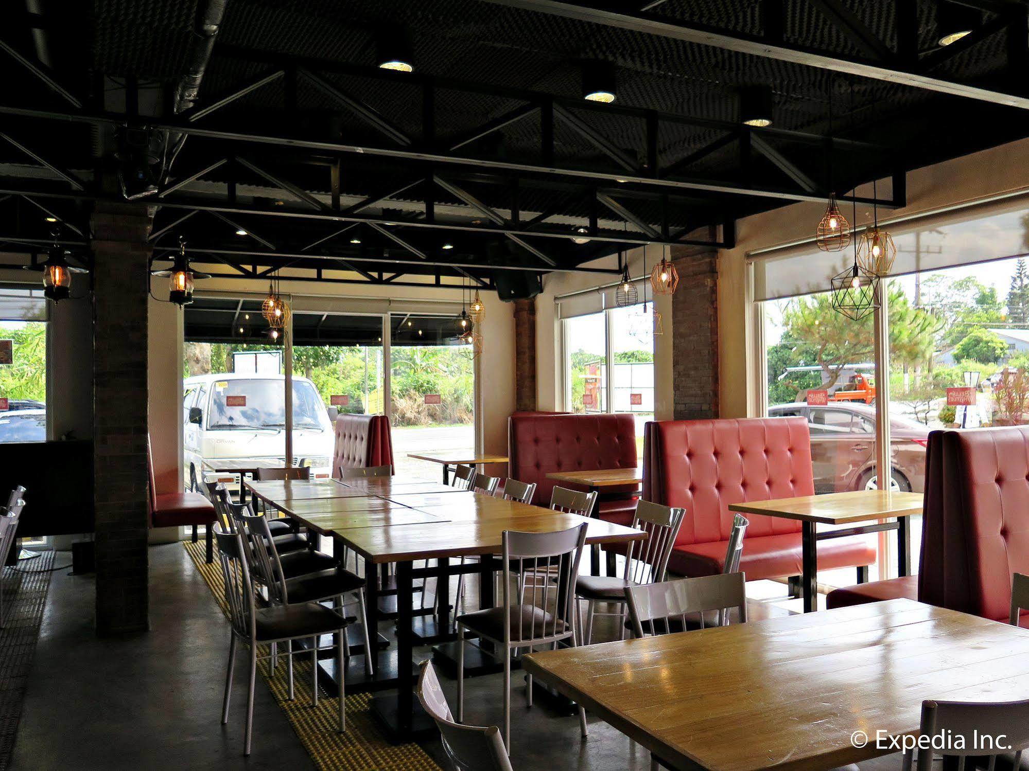 Capital O 642 The Junction Tagaytay Hotel Tagaytay City Exterior foto