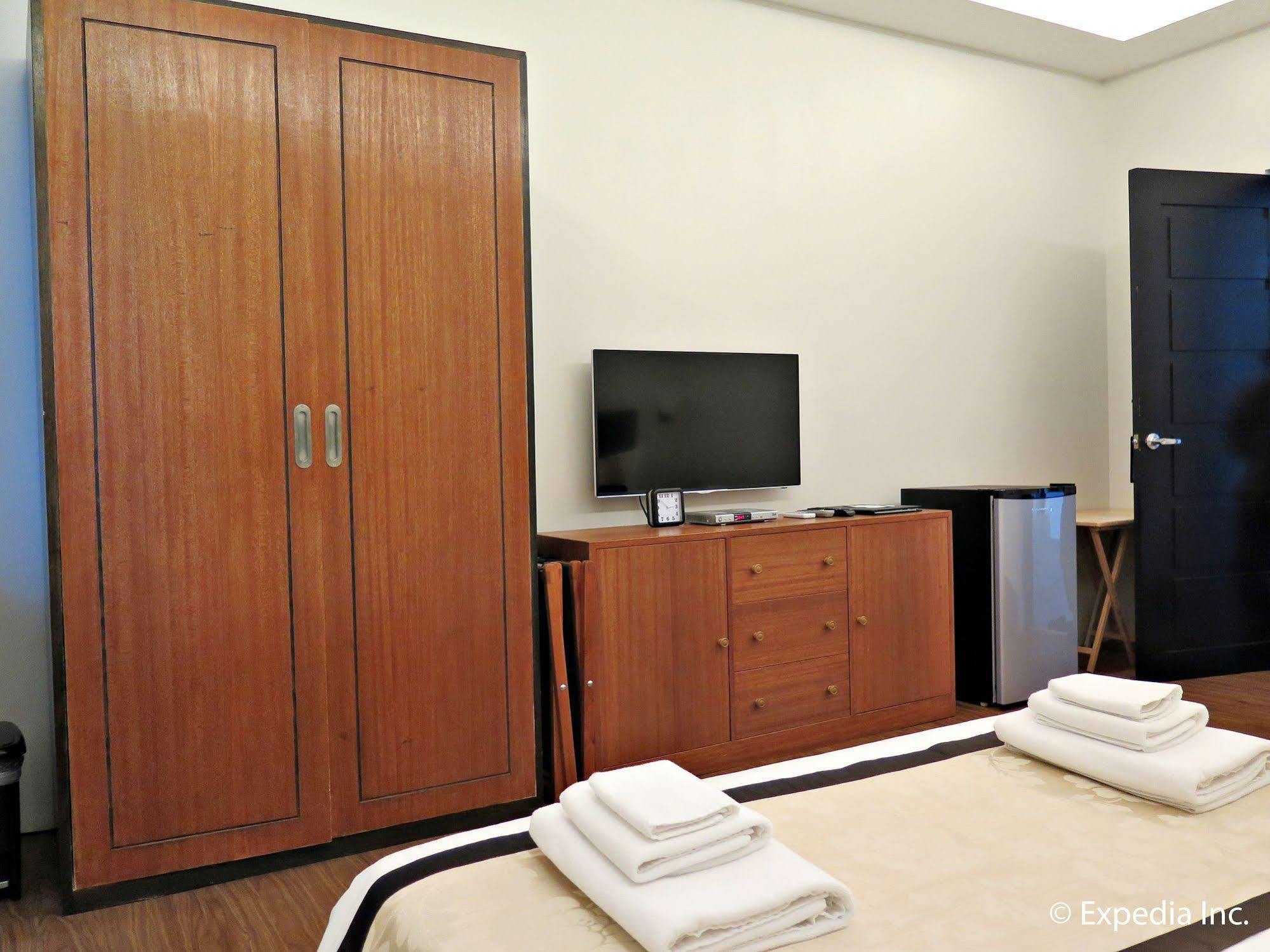 Capital O 642 The Junction Tagaytay Hotel Tagaytay City Exterior foto