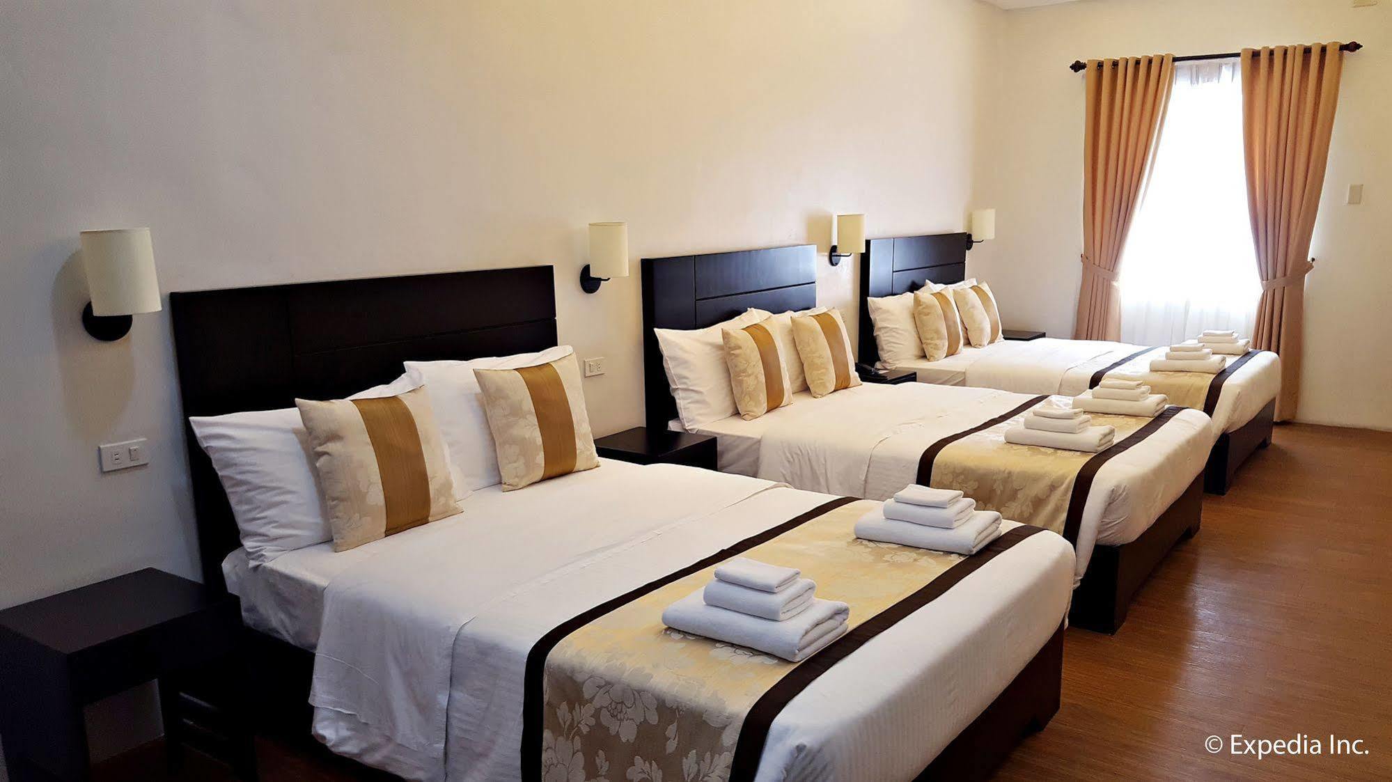 Capital O 642 The Junction Tagaytay Hotel Tagaytay City Exterior foto