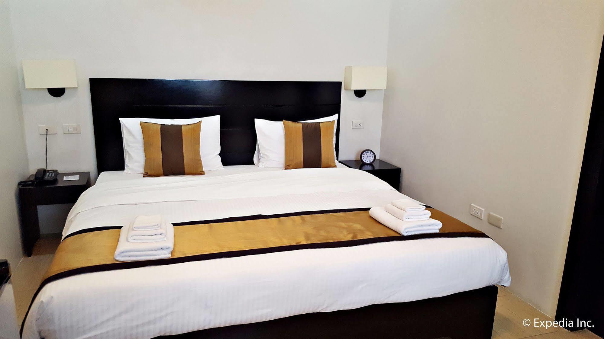 Capital O 642 The Junction Tagaytay Hotel Tagaytay City Exterior foto