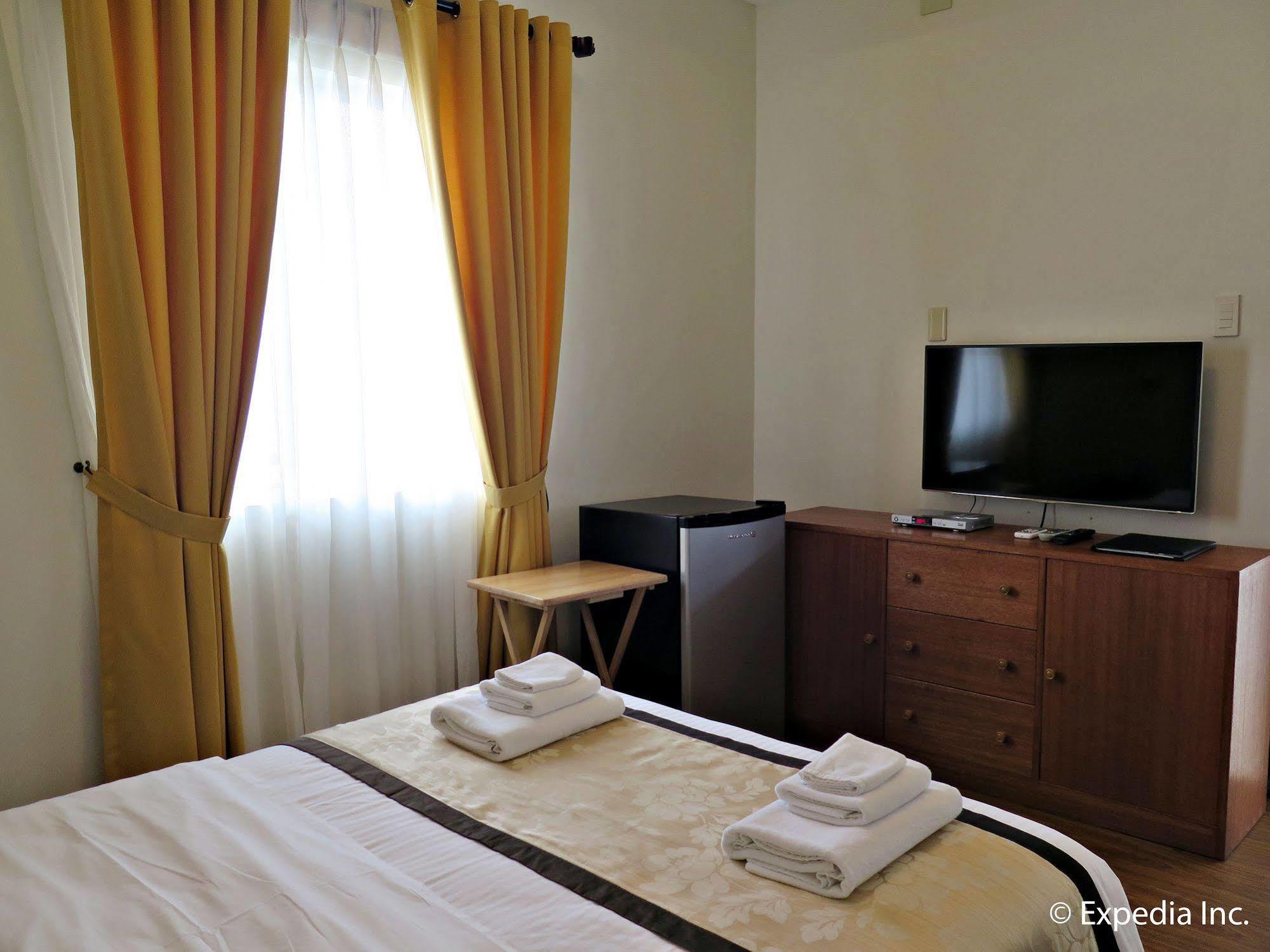 Capital O 642 The Junction Tagaytay Hotel Tagaytay City Exterior foto
