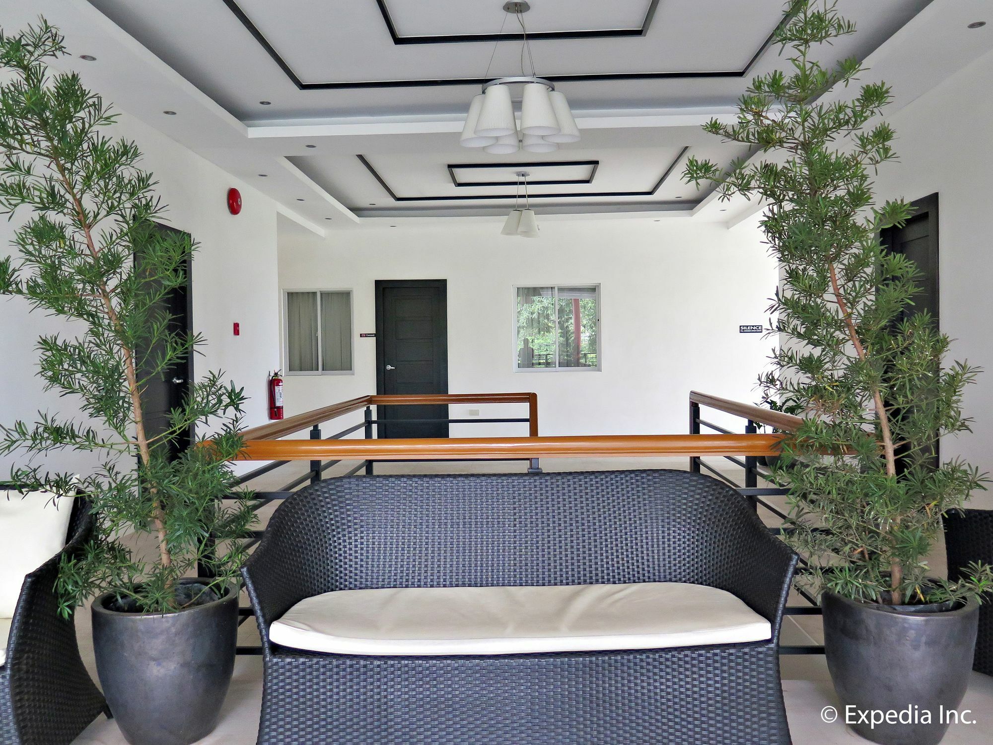 Capital O 642 The Junction Tagaytay Hotel Tagaytay City Exterior foto